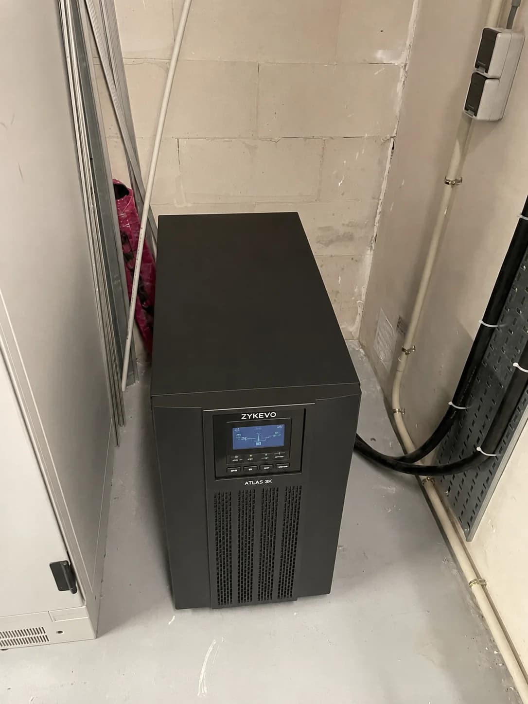 Single-phase UPS cabinet shown in a site reference image